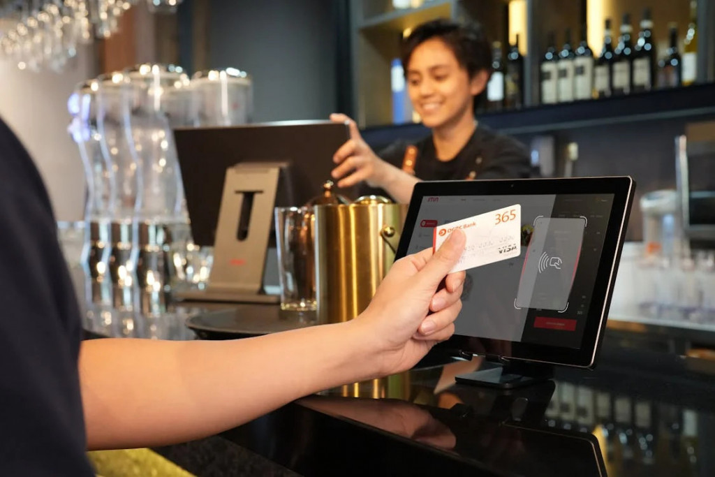 what is a surcharge at a restaurant paying with a card 