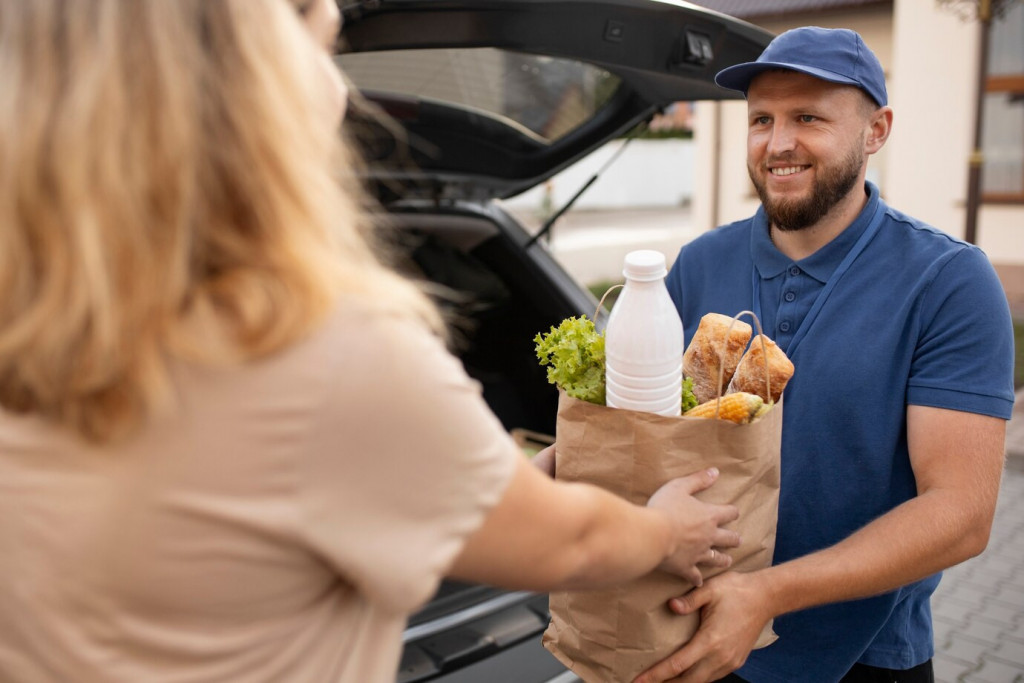 what is delivery management customer received a food delivery