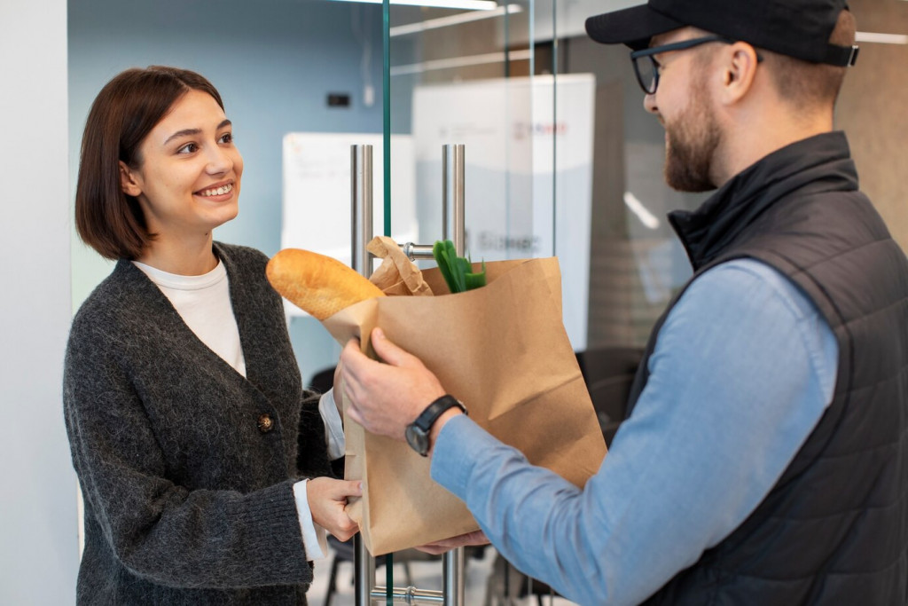 what is delivery management customer received a food delivery